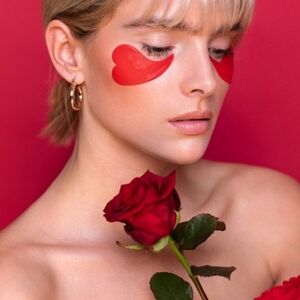 Yeauty 2 Hearts Edition Eye Mask Box of 25 NIB